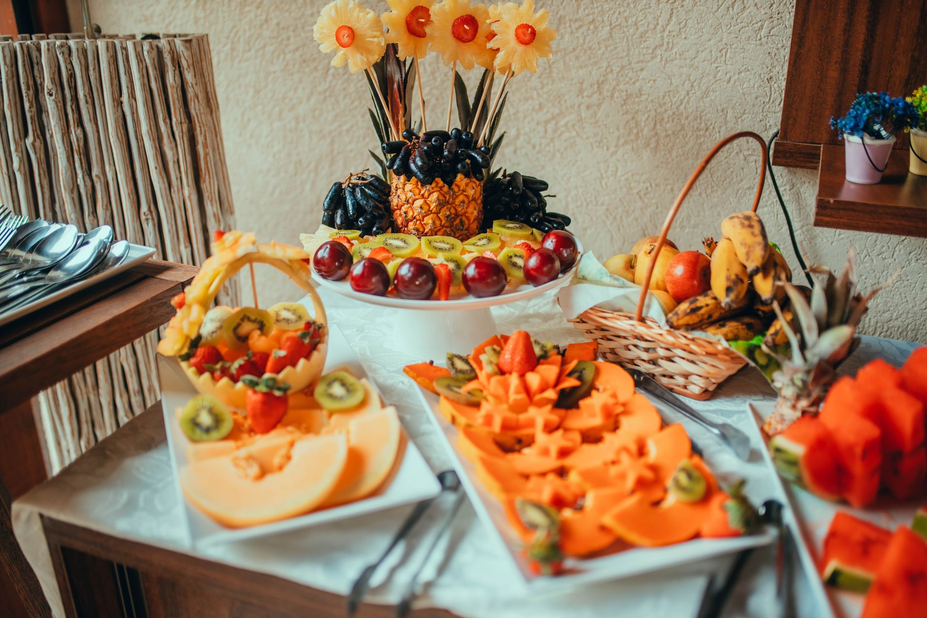 Soirée tropicale : idées de décoration et ambiance cohérente